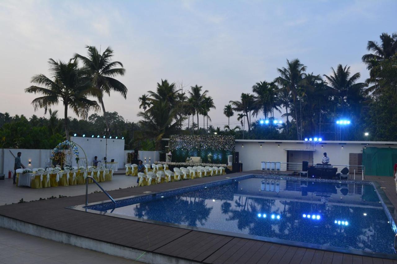 Angamaly Convention Centre Hotel Kochi Ngoại thất bức ảnh