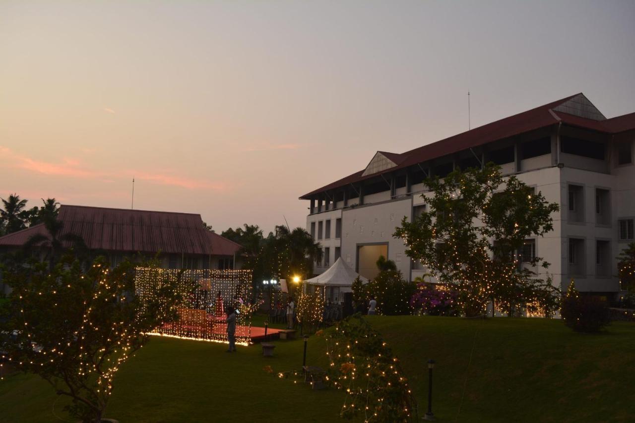 Angamaly Convention Centre Hotel Kochi Ngoại thất bức ảnh